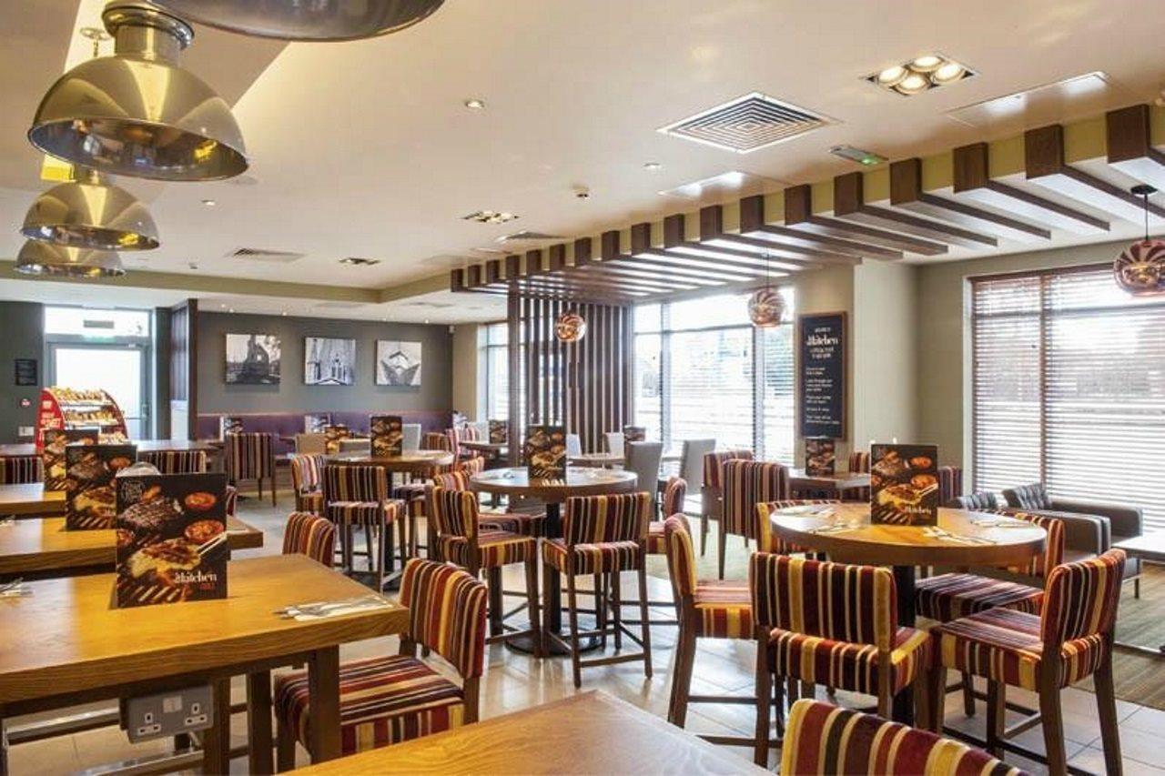 Premier Inn Premier Inn Witney Exterior foto